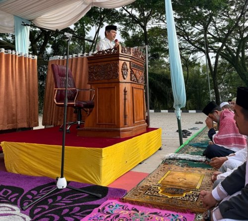 Sambutan Mill Operations Support Director RAPP, sebelum pelaksanaan sholat Id di Lapangan Merdeka Townsite 1 Riau Kompleks.